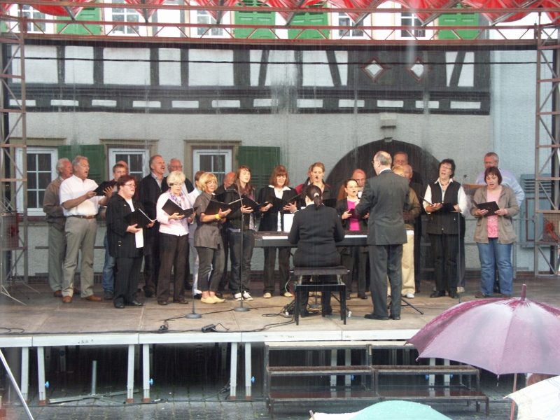 07.06.2009: Chor beim Maifest in Zwingenberg